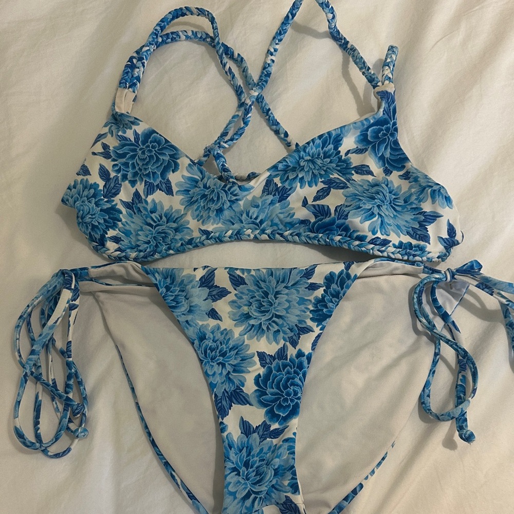 Frankies Bikinis Kaia Top & Bottoms in Blue Dahlia Set